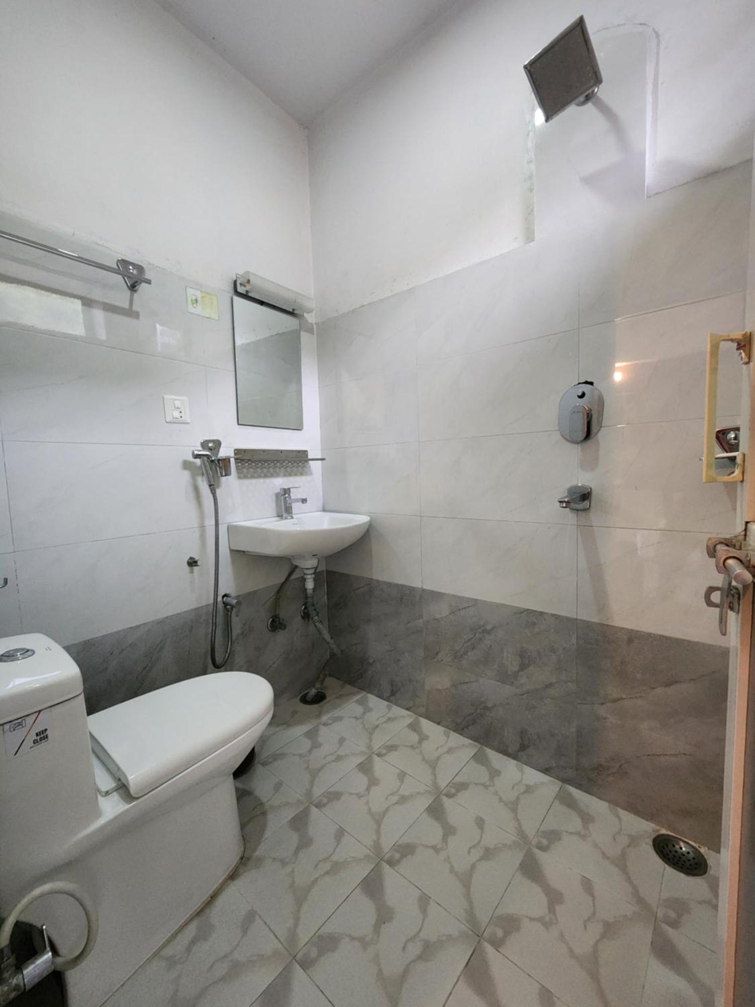 Hotel Kajiinn Pokhara Exteriör bild